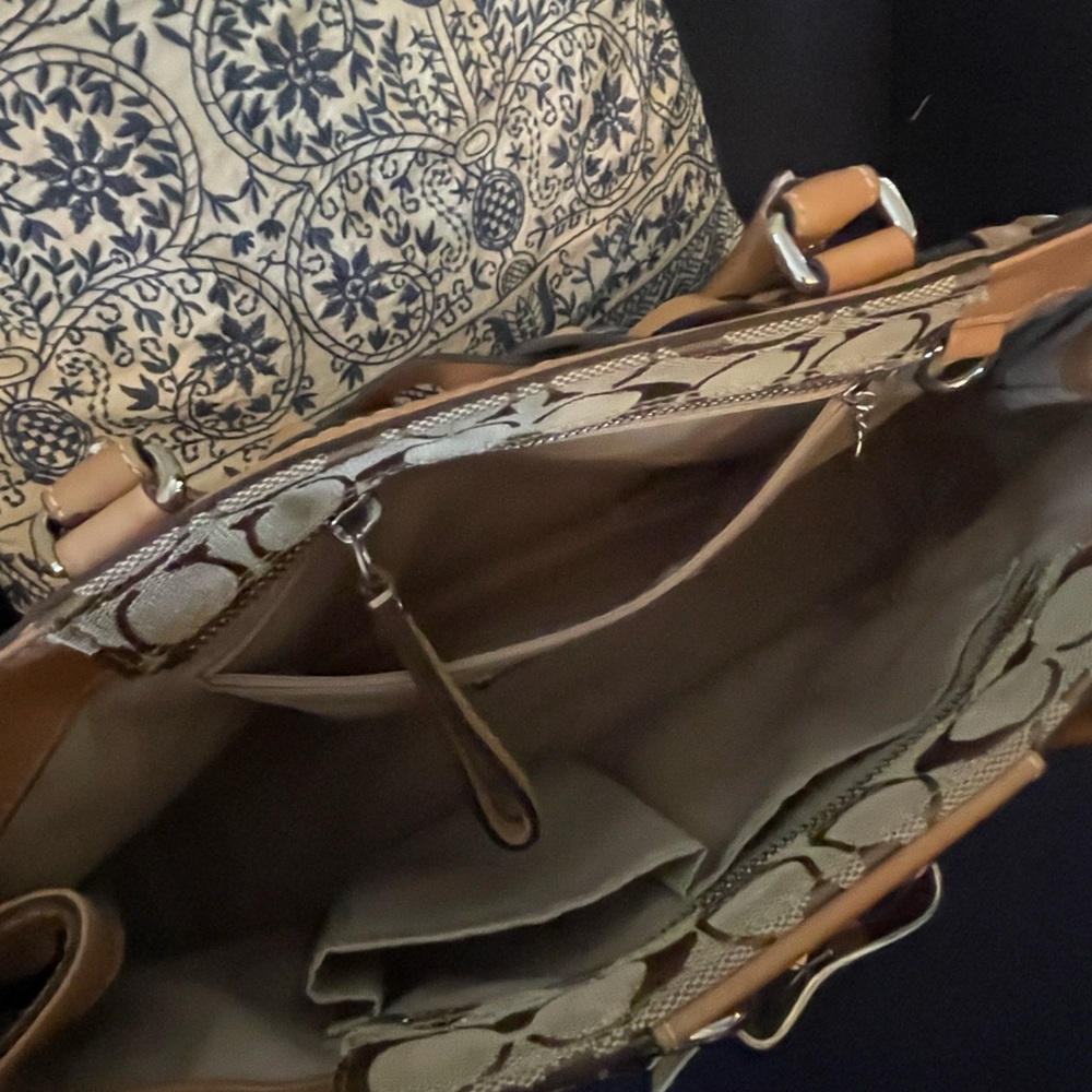 Coach Handbag - Picture 3 of 6